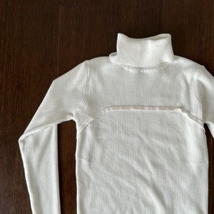 White / Cream fitted turtle neck Small